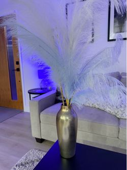 LARGE VASE WITH PAMPAS GRASS