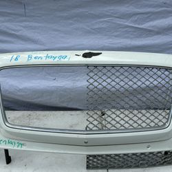2018 Bentley Bentayga Grille 