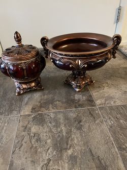 Burgundy house accessories