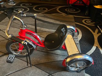 Schwinn roadster tricycle for kid