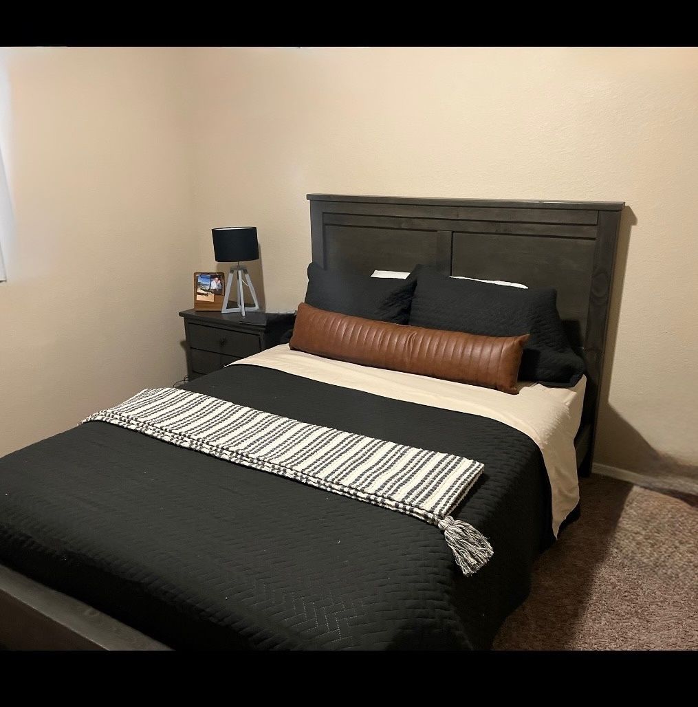 Queen Bedroom Set - Bed, Nightstand & Dresser