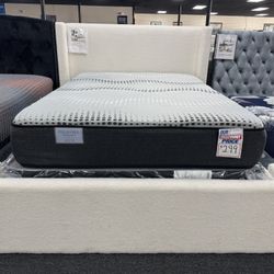 Queen Size Bedframe. 🚚WE DELIVER🚚