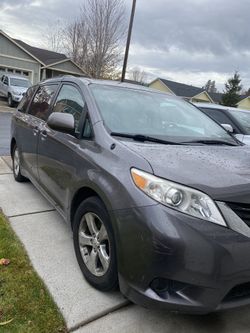 2011Toyota Sienna