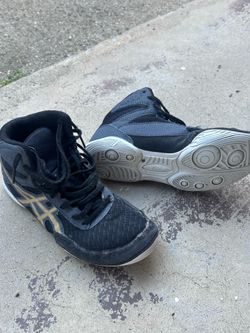 Size 2 asics wrestling shoes