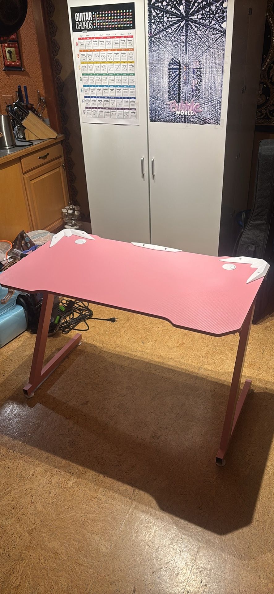 Pink/White Gaming Table w/Headphones Holder