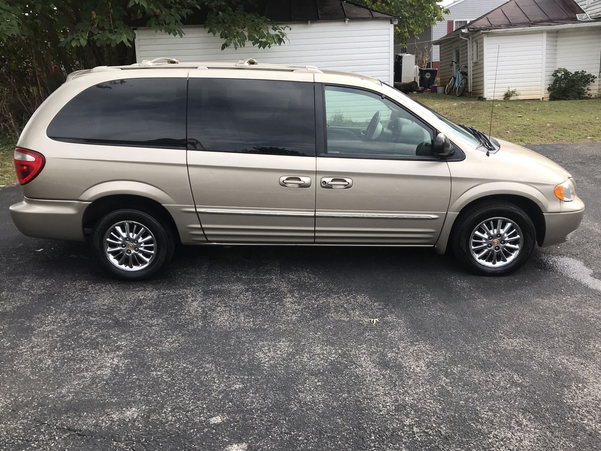 2002 Chrysler Town & Country