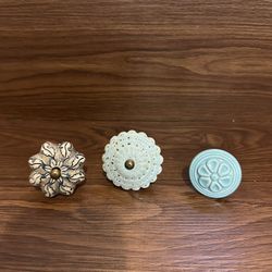 Dresser knob (3)