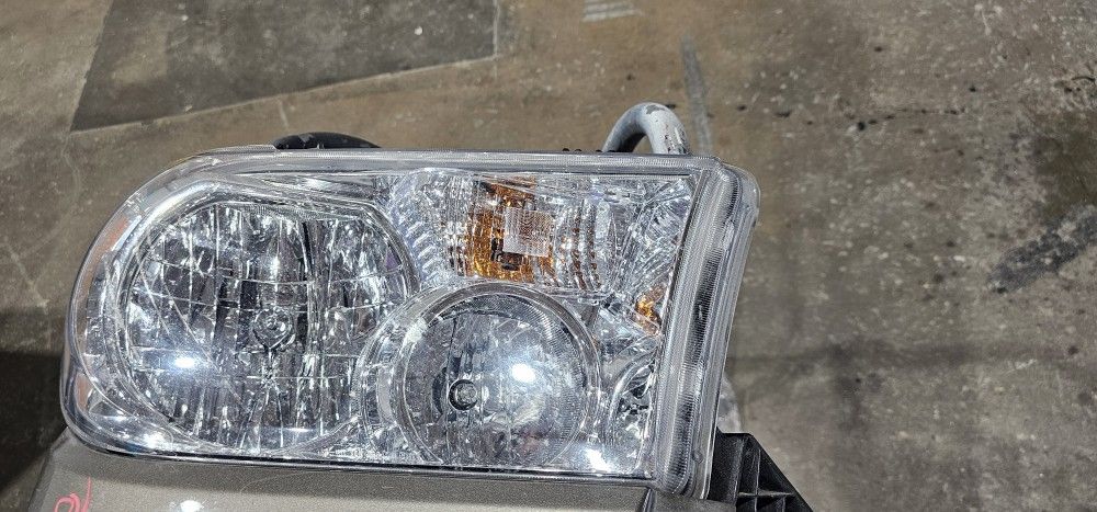 2016 Toyota Sequoia Headlights