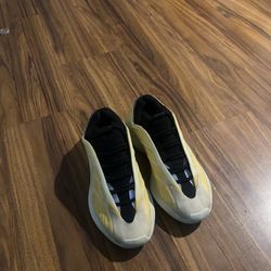 Yeezy 700 V3 Safflower 