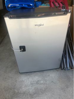 WHIRLPOOL MINI FRIDGE