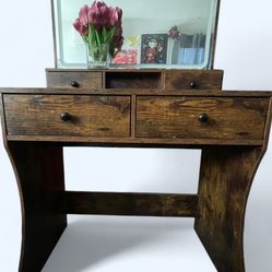 Makeup Vanity With LED Mirror Lighting 