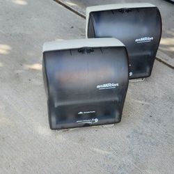 En Motion Paper Towel Dispensers 