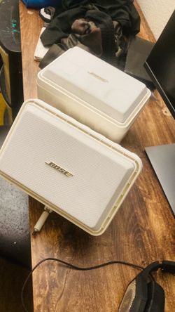 2 BOSE VS100  speakers  in great condition