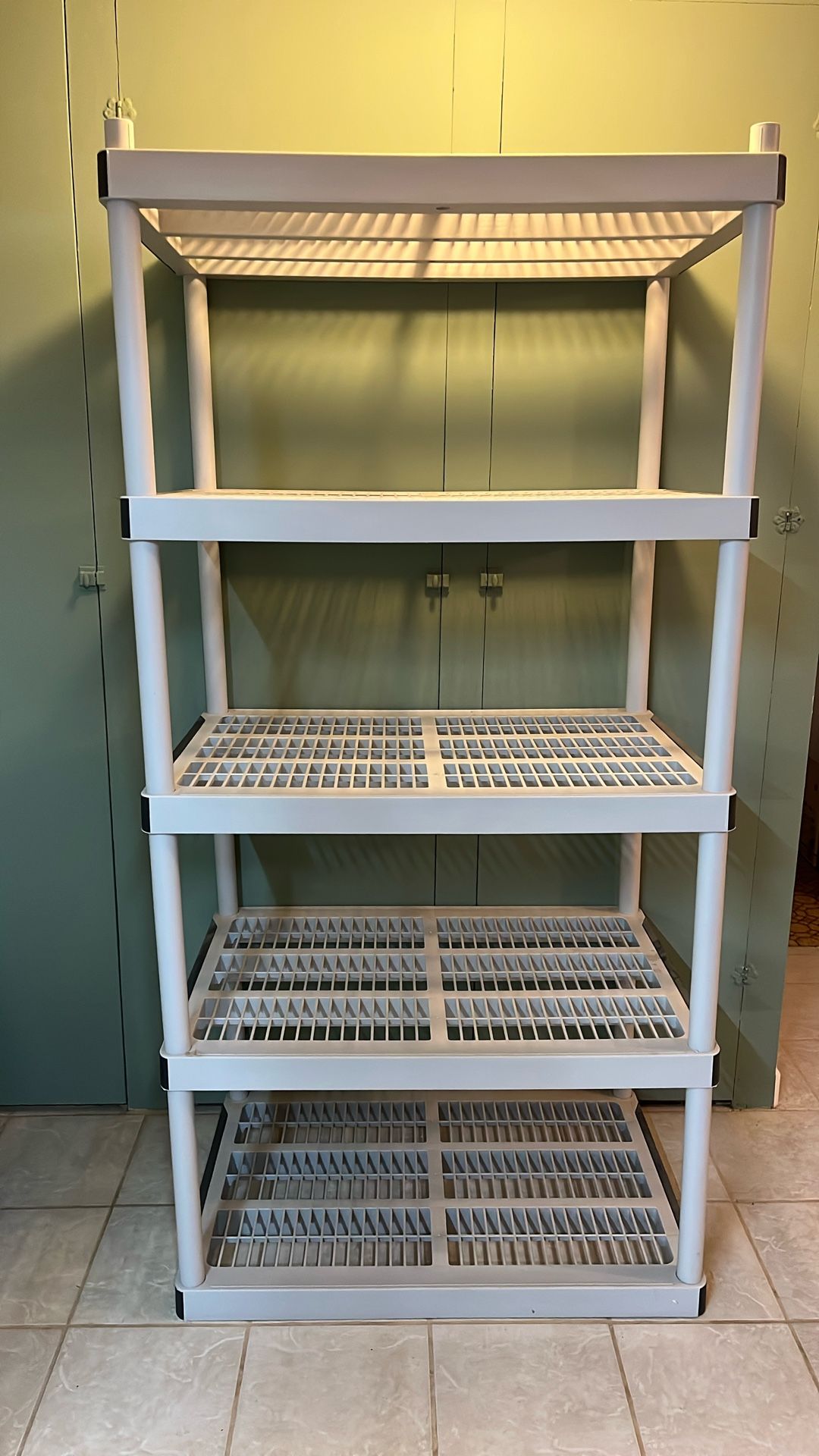 Plastic Shelf’s