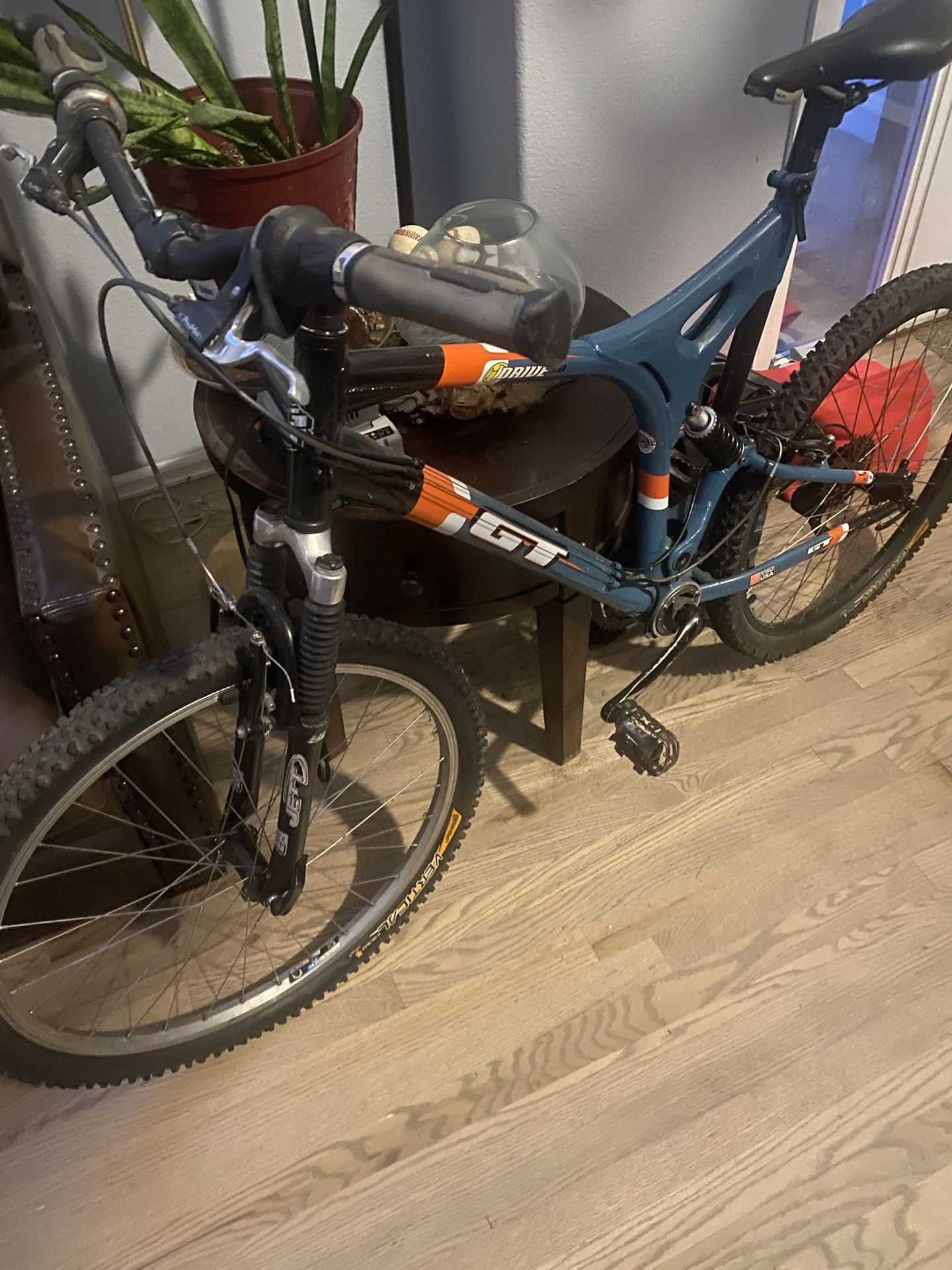 GT MOUNTAIN BIKE
