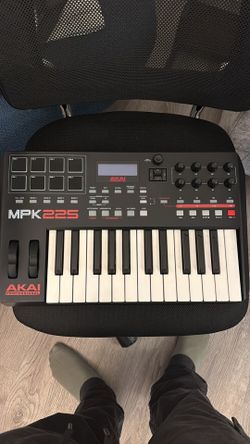 MPK225 AKAI BRAND NEW