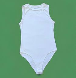 MANGOPOP Women’s White Sleeveless Crew Neck Bodysuit Size S