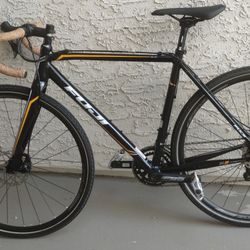 FUJI  CROSS LE 3.0 IN GREAT SHAPE READY TO RIDE 