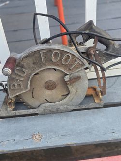 Electric hand saw