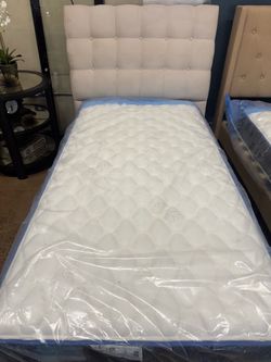 🛒🤩Twin size bed with mattress 💰💰