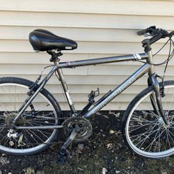 Men’s 26 inch diamond back bike