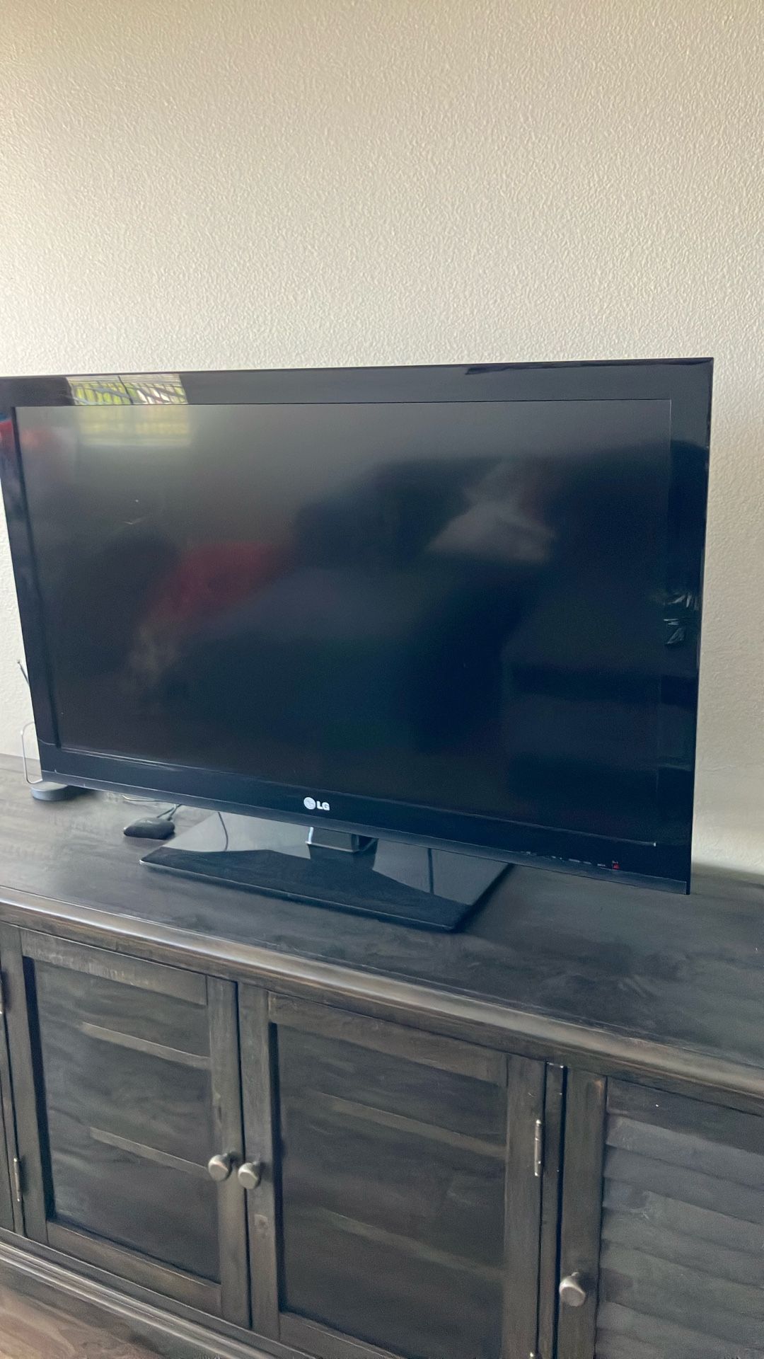 42” LG TV