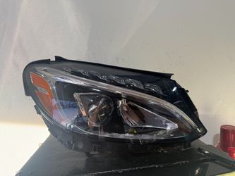 MERCEDES C300 RIGHT HEADLIGHT 2018