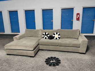 🚨❗️Living Spaces HUGE Sectional Couch – FREE Delivery Included ❗️🚨🚛
