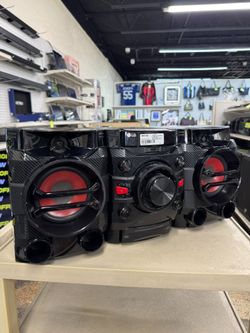 LG CM4360 MINI HI-FI STEREO SYSTEM WITH SPEAKERS USED