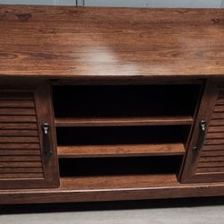 TV STAND  HAS LOTS OF STORAGE GREAT CONDITION 