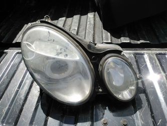 2006 Mercedes e class right front headlight