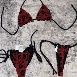 La Costanera Reversible Red Velvet Flower Sets