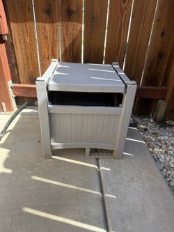 Suncast Outdoor Garden Hose Reel Box