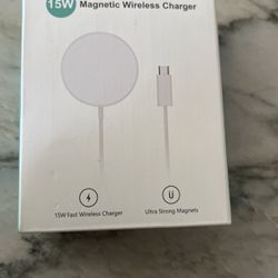 Fast Chargibg 20 W Mag Safe Charger With Charging Cables 