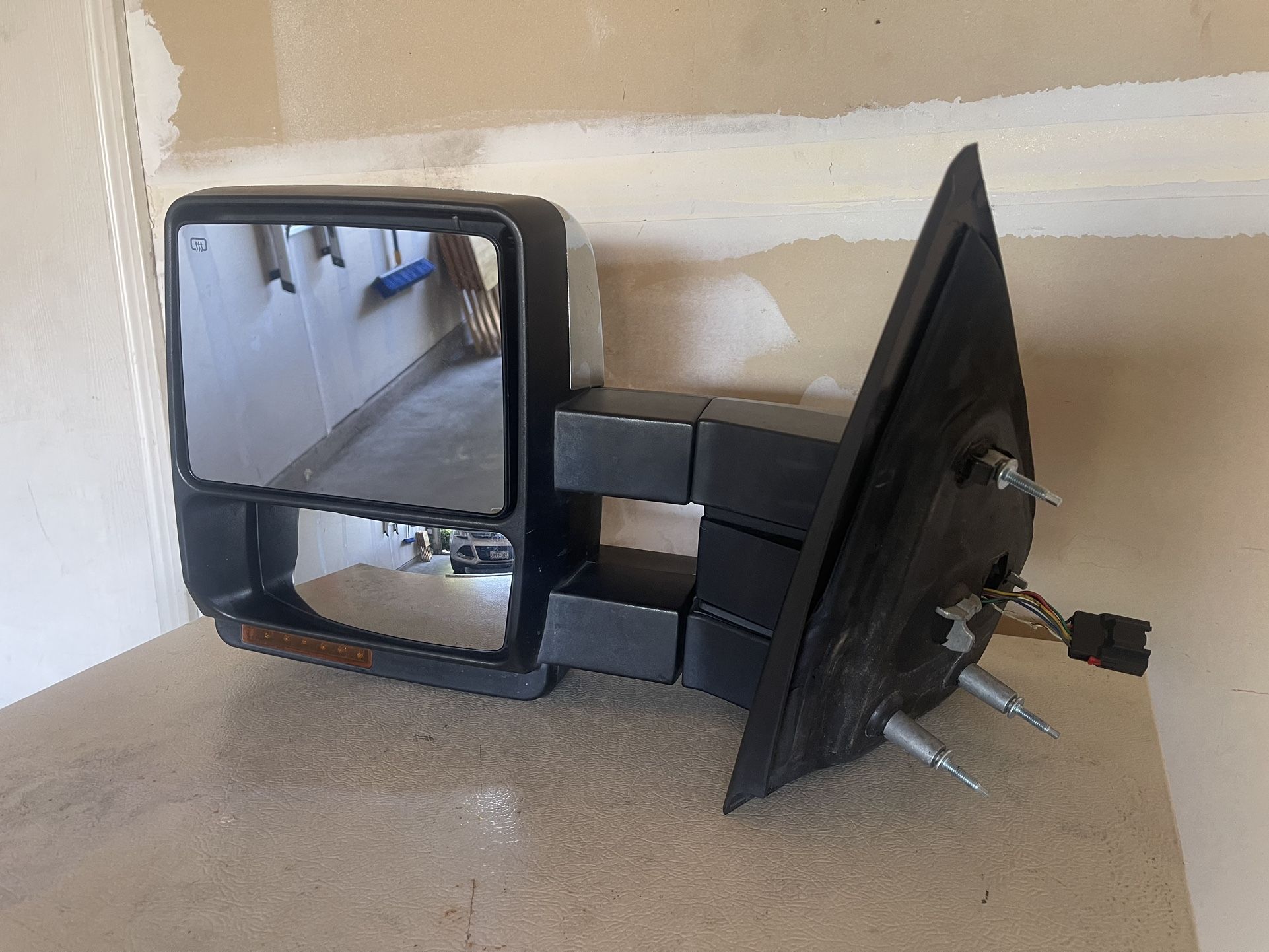 Tow mirrors 