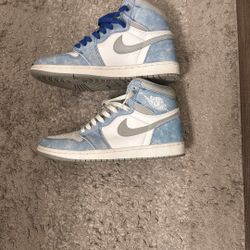 Jordan 1 Hyper Royal Size 9