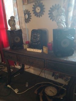 End table and radio