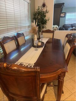 Formal dinning table