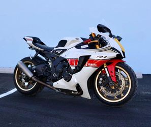 2022 Yamaha YZF-R1