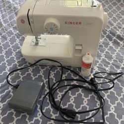 Singer Sewing Machine 