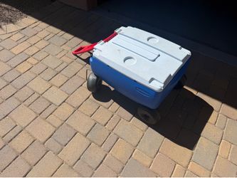 Vintage Rubbermade Ice Chest on Wheels