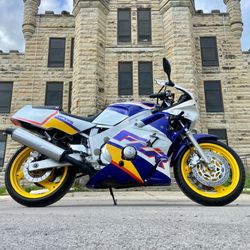 1994 Yamaha FZR600 motorcycle