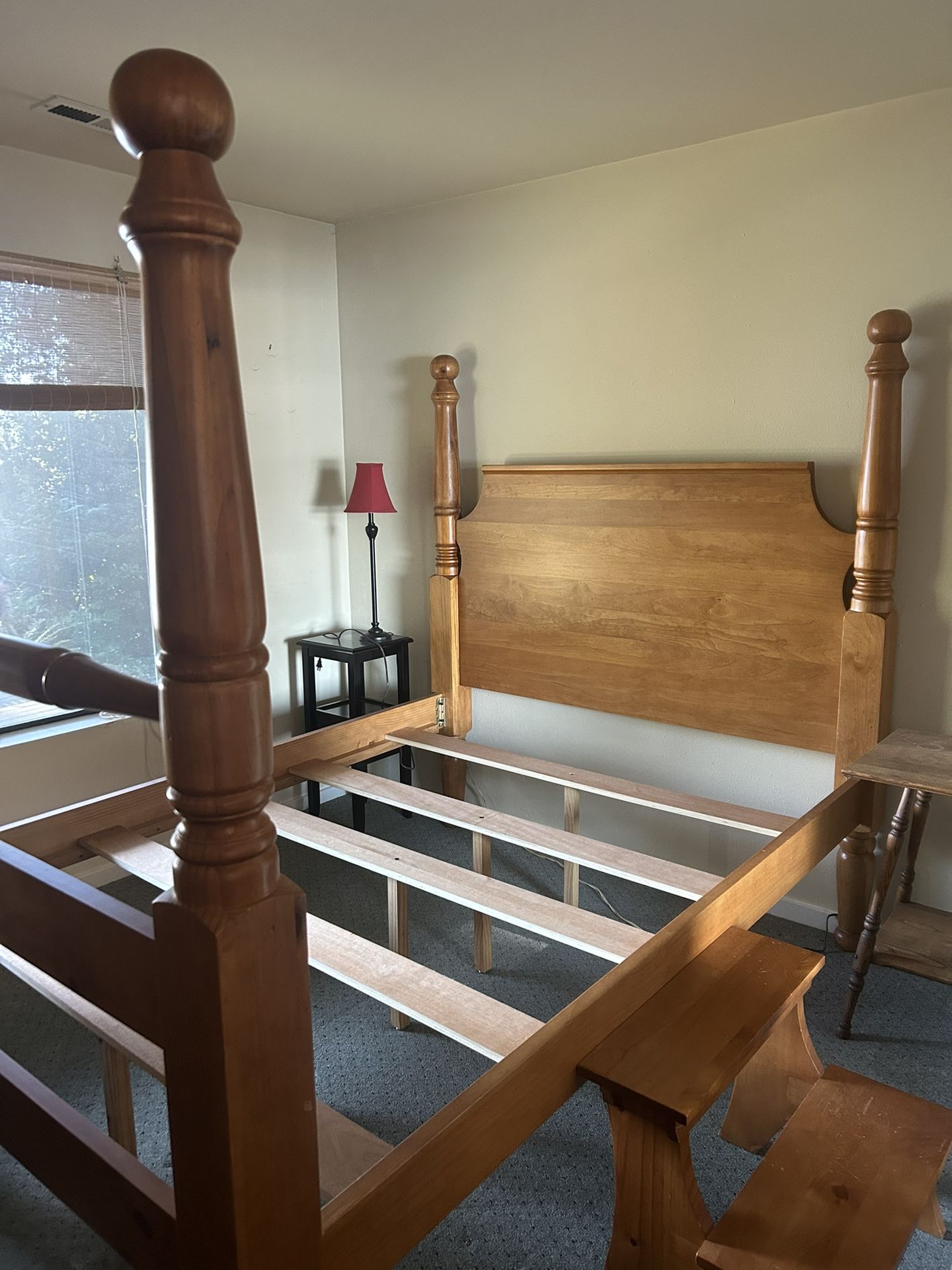 Queen 4 Poster Bed With Chest