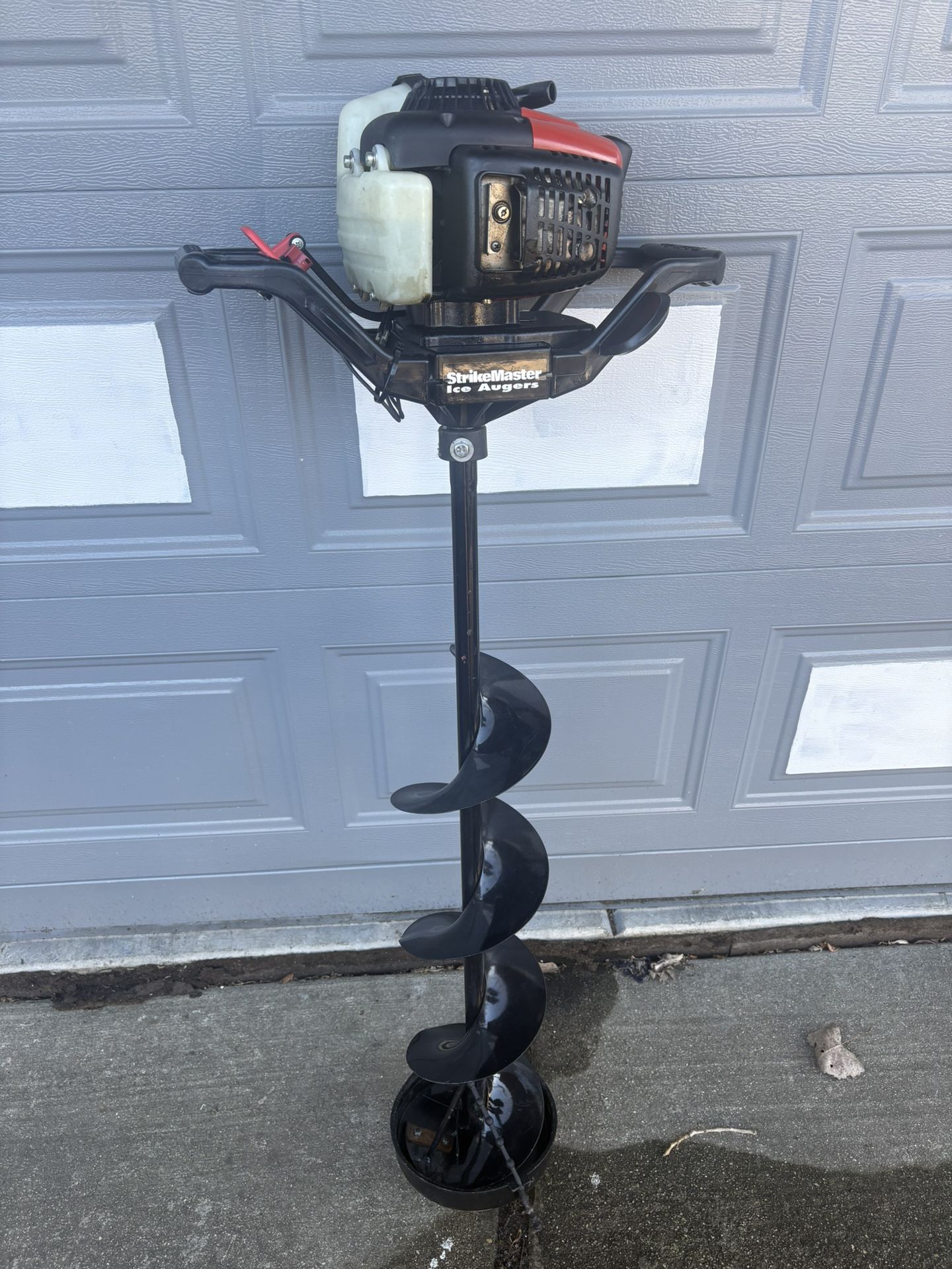 Strike Master Ice Auger