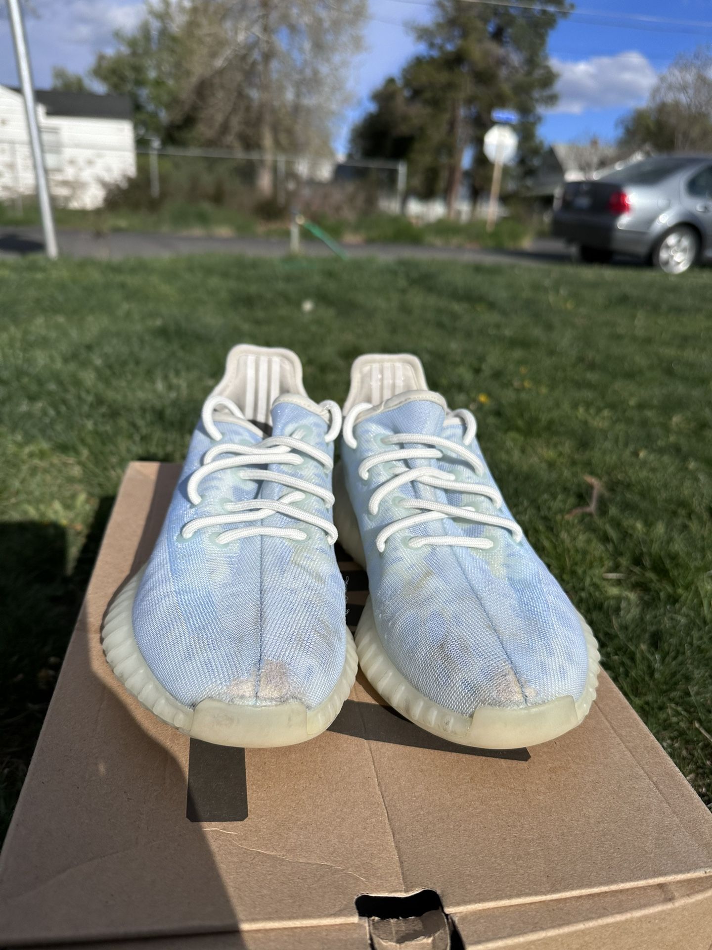 Yeezy 350 v2 Mono Ice