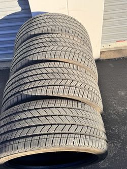 255 40 19 Bridgestone Turanza QuietTrack tires - Like New