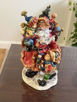 CHRISTMAS Wind-Up Resin Holiday  Santa Claus and Children Centerpiece!