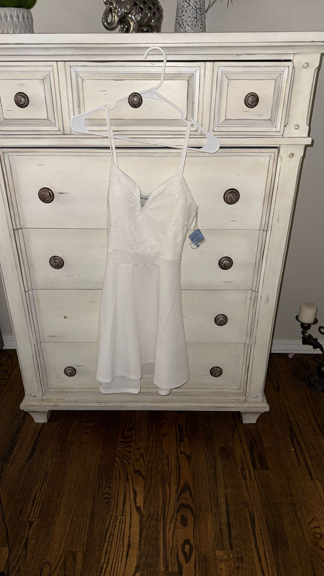 white dress (Never been worn)