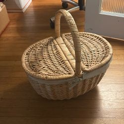 Basket With Closed Top 