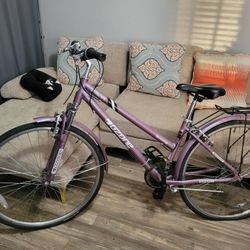 Ozone 500 Women’s 700c Cityscape Hybrid — flat rear tire